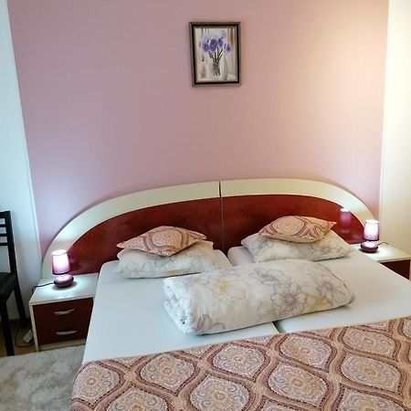 Pensiunea Ca La Mama Acasa Resita Bilik gambar