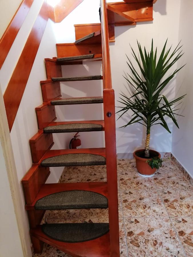 Pensiunea Ca La Mama Acasa Resita Bilik gambar